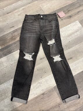 NWT Maverick High-Rise Distressed Black Women’s Jeans